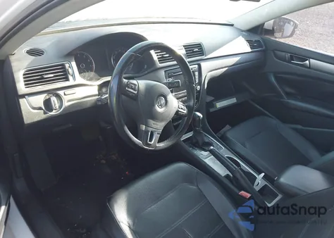 2014 Volkswagen Passat 1.8T Se z USA, uszkodzony, nr VIN 1VWBS7A33EC044839